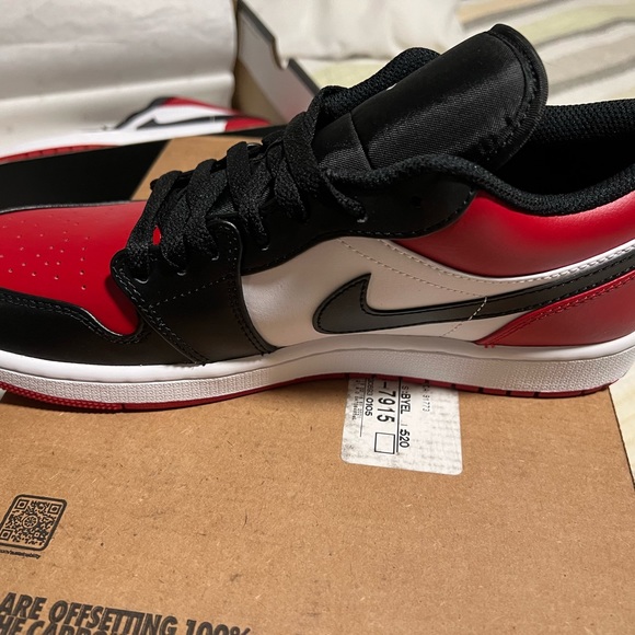 Size 10 - Jordan 1 Low Bred Toe 2021 - Picture 10 of 16